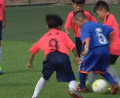 多多28- 特鲁瓦启动社区足球计划，吸引千名青少年参与  