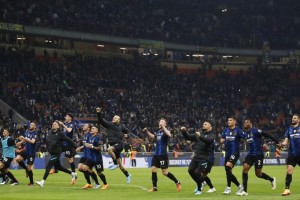  曼联更衣室矛盾曝光，球星与教练组分歧加剧  