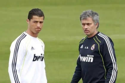 多多28相信品牌的力量- 曼联，更衣室，矛盾，升级，C罗，与，主帅，滕哈格，爆发，激烈，争吵  