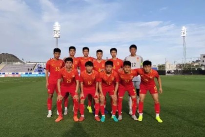  科西嘉岛球队历史性闯入法国杯八强，当地举行盛大游行庆祝