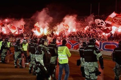  科隆，极端球迷，闹事致比赛中断，遭重罚  