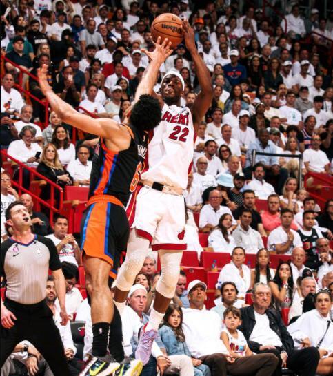  热火黑八奇迹延续，巴特勒绝杀尼克斯晋级东部半决赛  