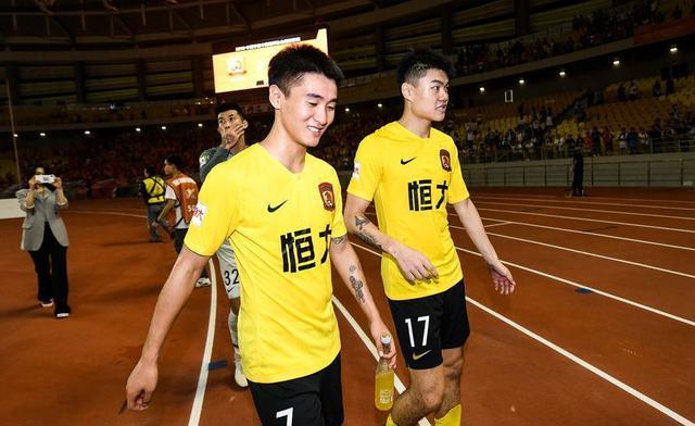  克莱蒙锋线双子星闪耀，默契配合征服媒体  