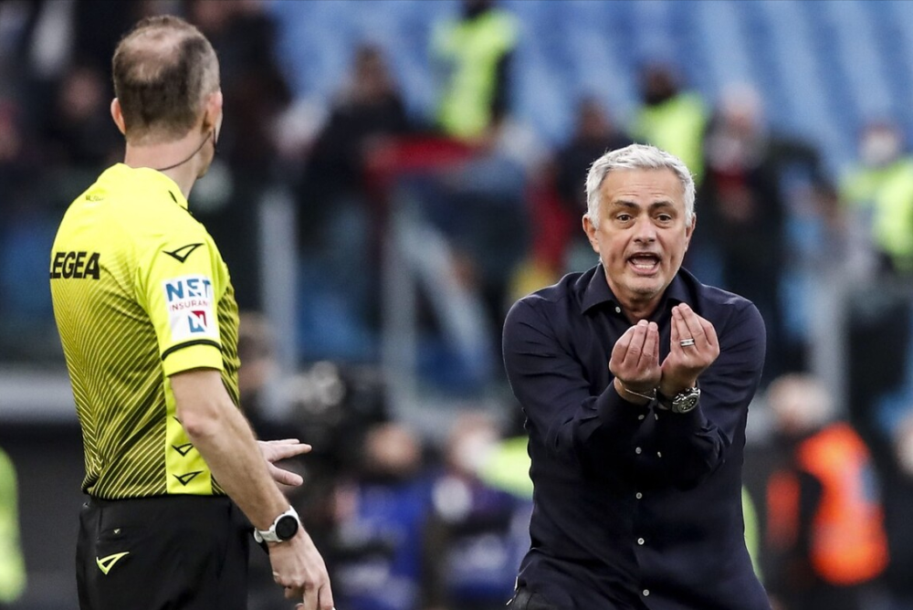  阿森纳连遭争议判罚主帅赛后怒斥裁判  