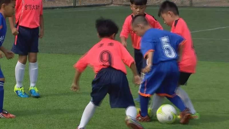  特鲁瓦启动社区足球计划，吸引千名青少年参与  